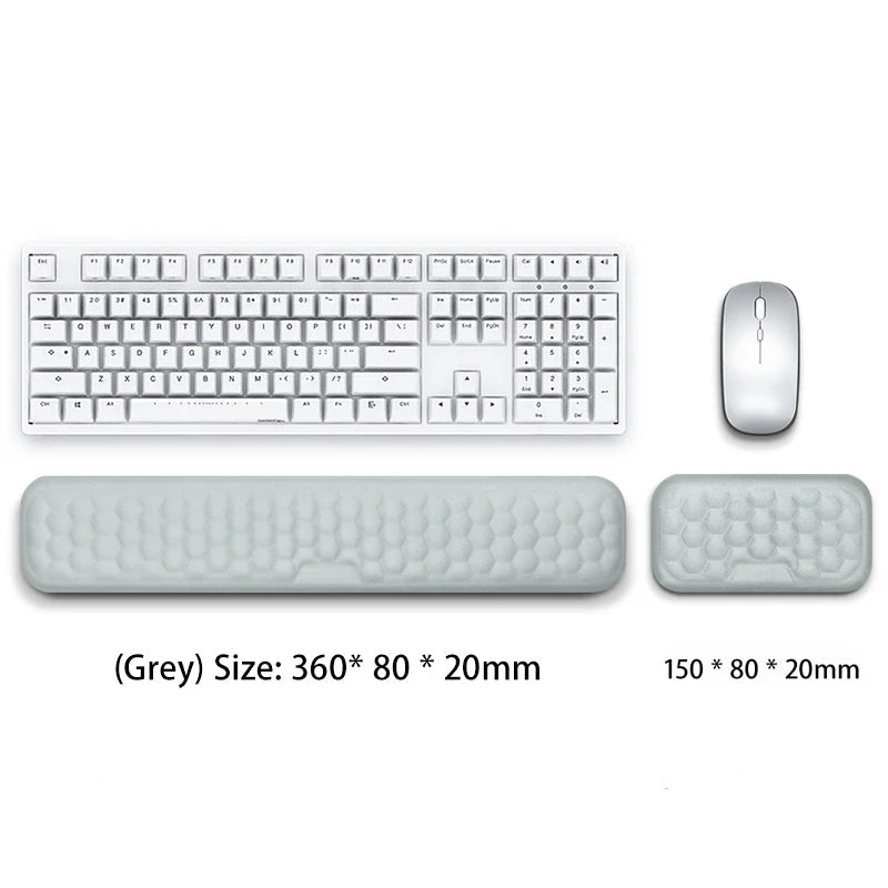 Keyboard, mouse, and wrist rests on a white background with size specifications.