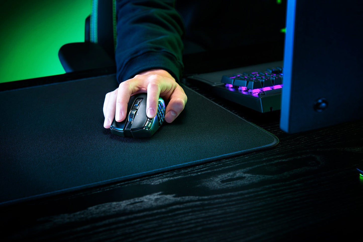 Razer Naga V2 HyperSpeed - RGB Nest