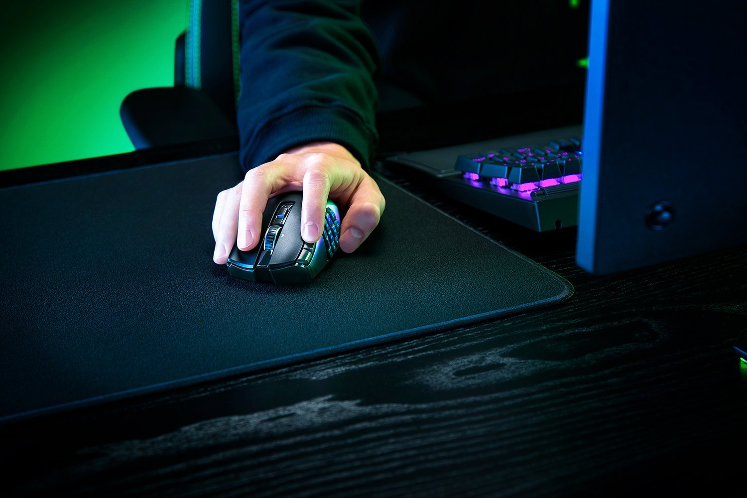 Razer Naga V2 HyperSpeed - RGB Nest